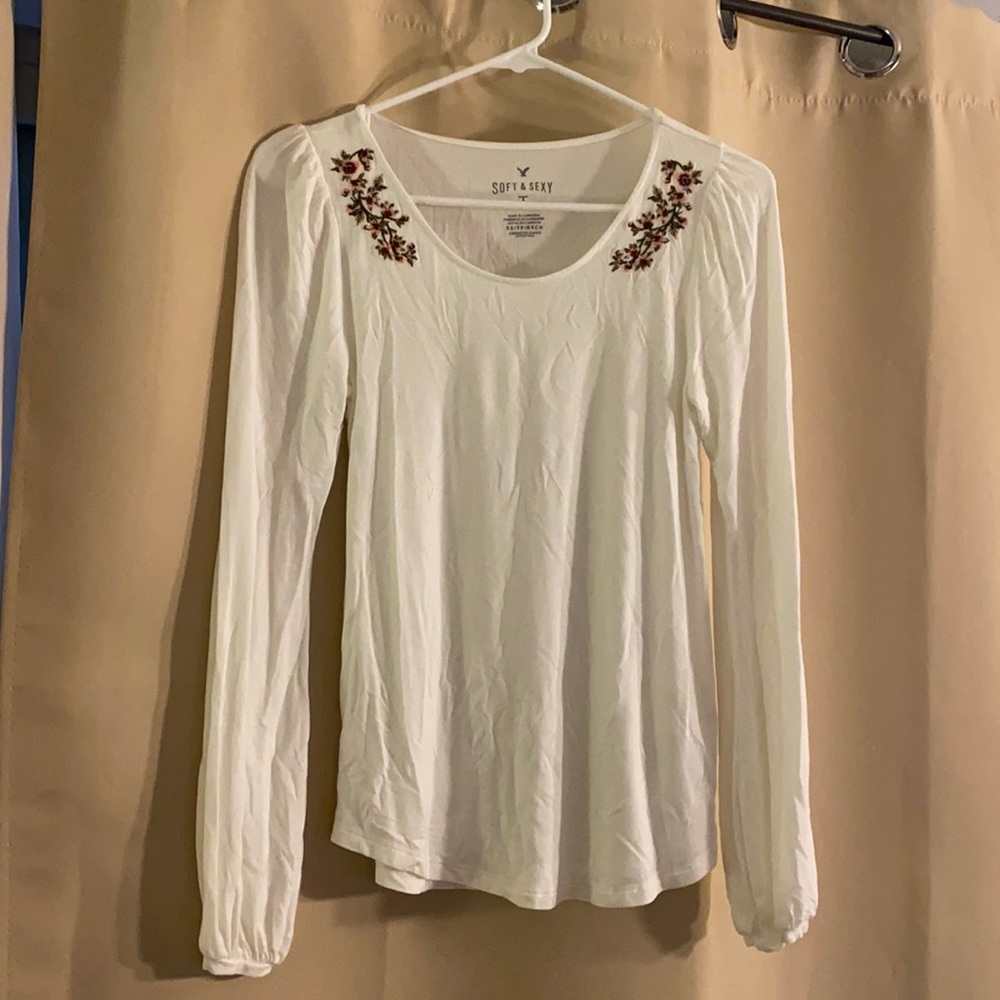 American Eagle LS tee with floral appliqué